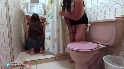 Медсестра знайшла лікаря, який трахав пацієнта у ванній лікарні / ЧАСТИНА 1 / NicoleLondrawer / Chiquicandy